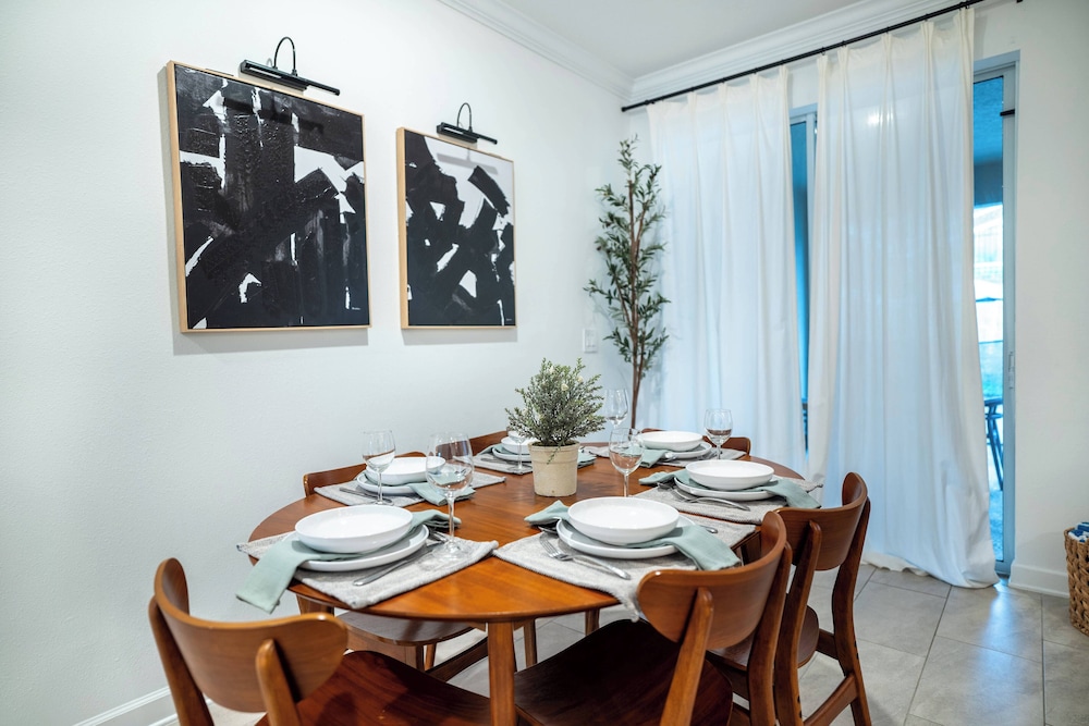 4BR Luxury Home at Champions Gate With Pool