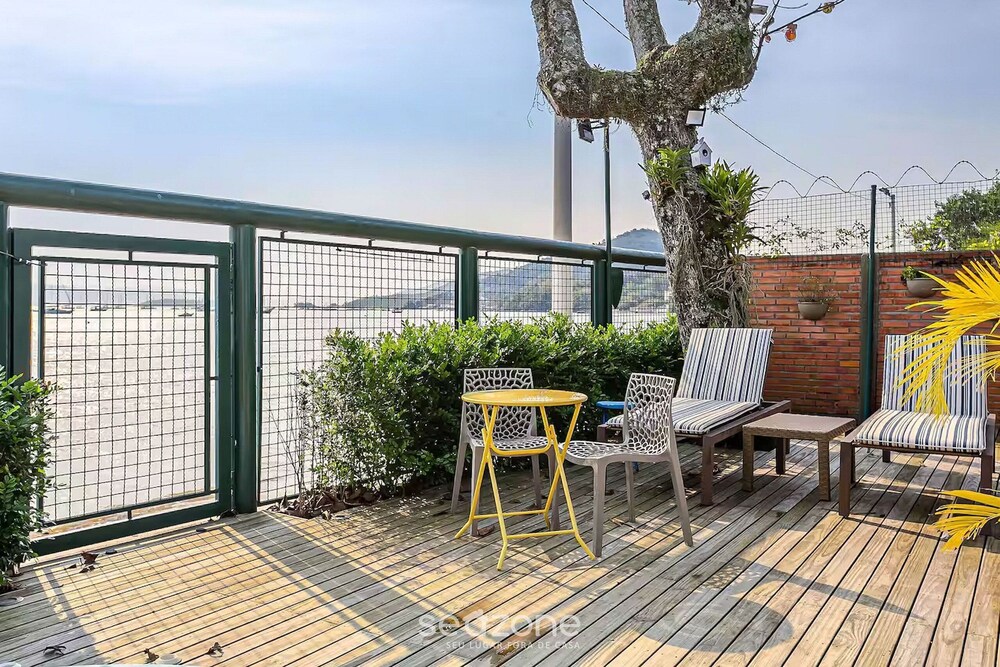 Seafront Beautiful House in Sto. Antonio Cda1647