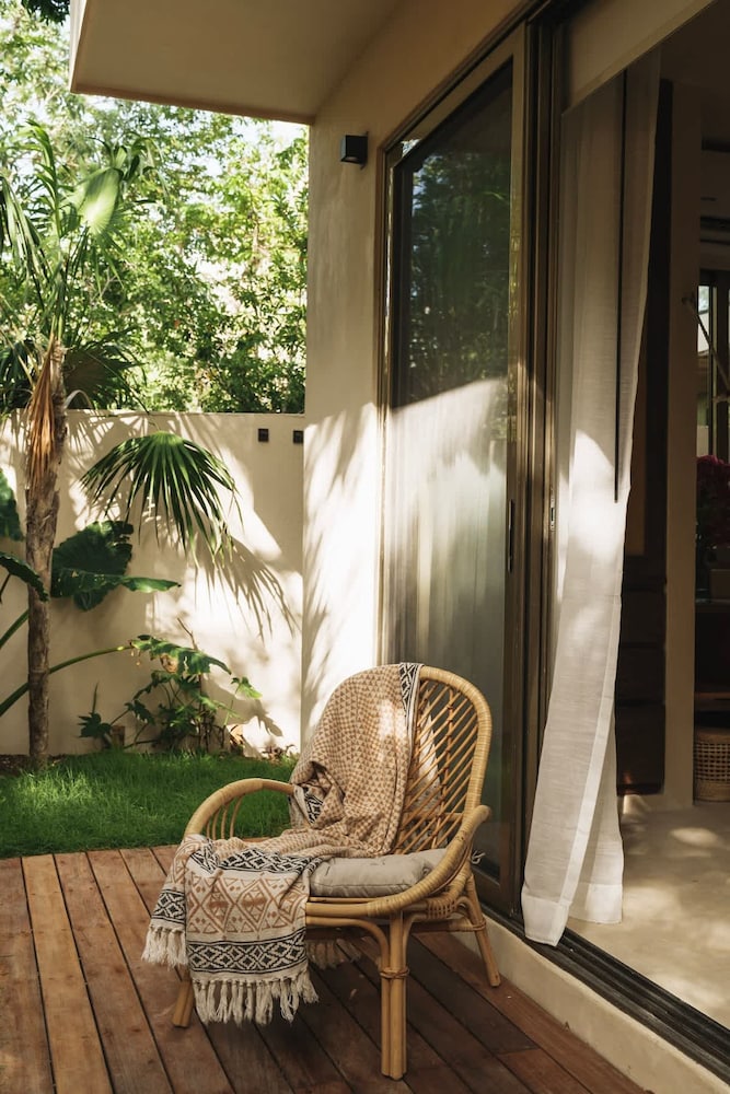 Luxury Jungle Retreat Sleeps 10 Rooftop Pool