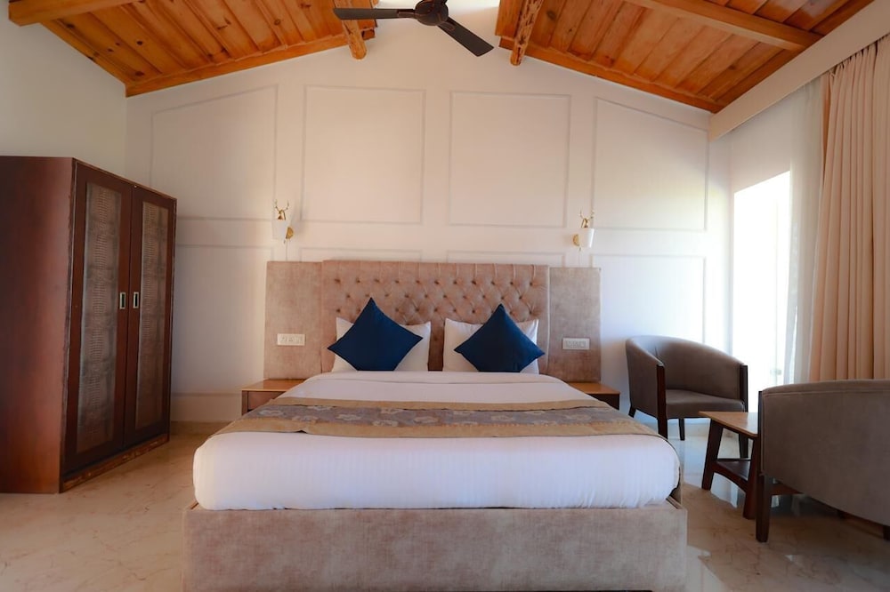 Hushvan Resorts