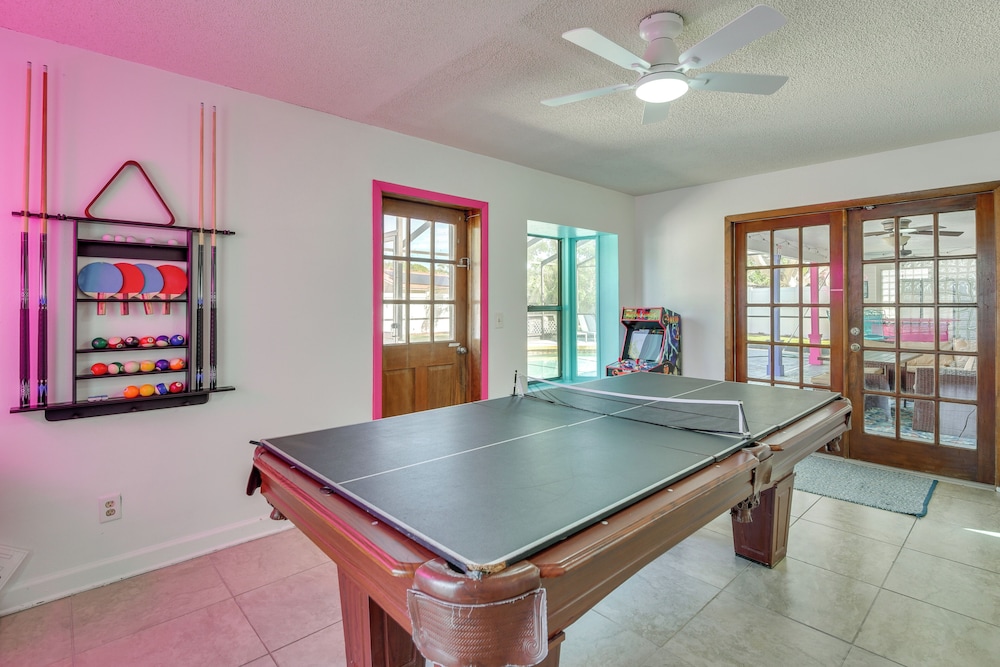 4 Mi to Riverwalk: Bradenton Home w/ Game Room