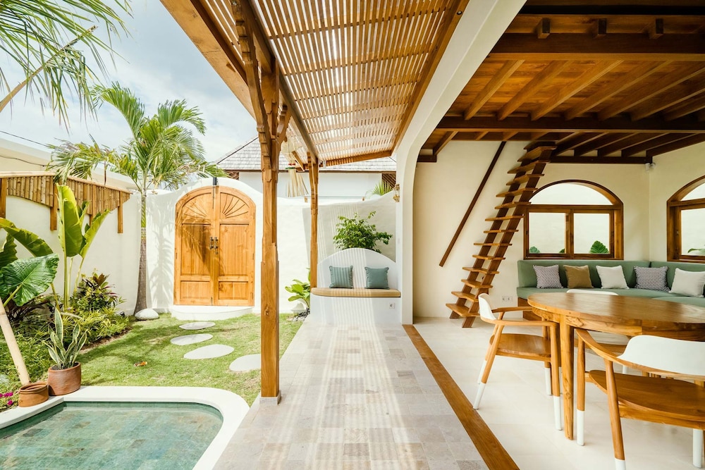 Villa Canggutopia 1 by Alfred in Bali - Tropical Hideaway 1BR Pool Villa Prime Location Canggu Beach