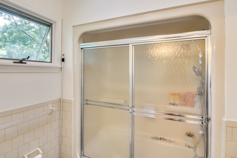 Home in Narragansett w/ Beach Access!