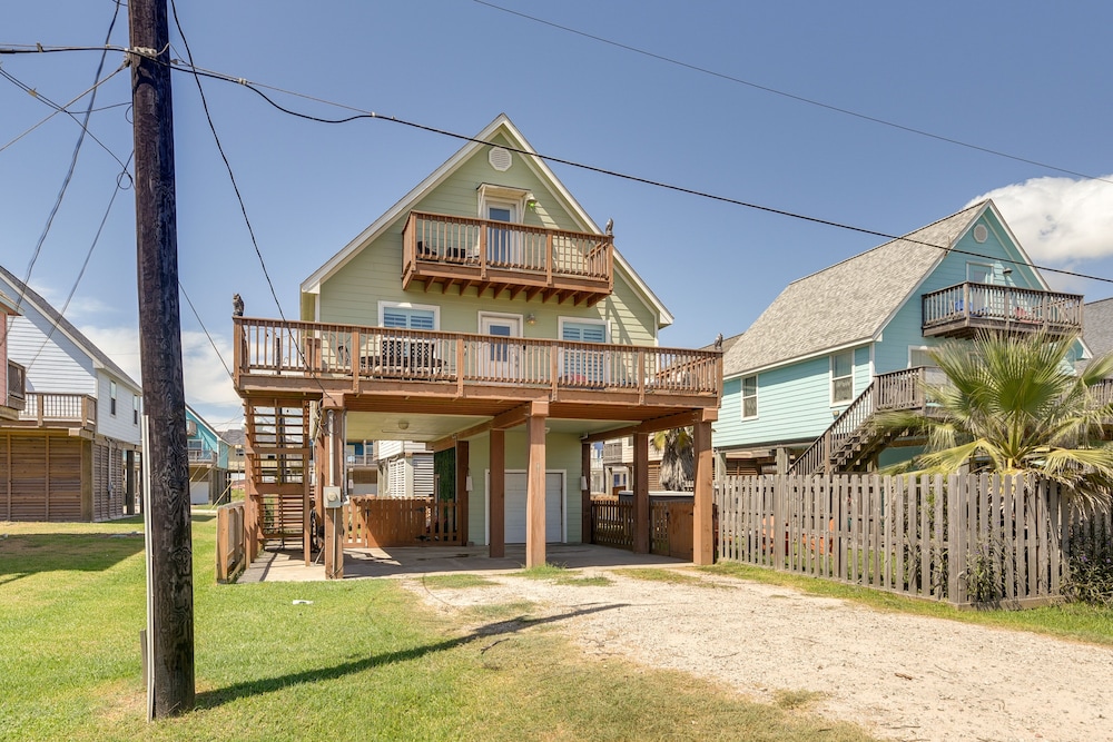 Surfside Beach Home w/ Hot Tub: Walk to Beach! view 4