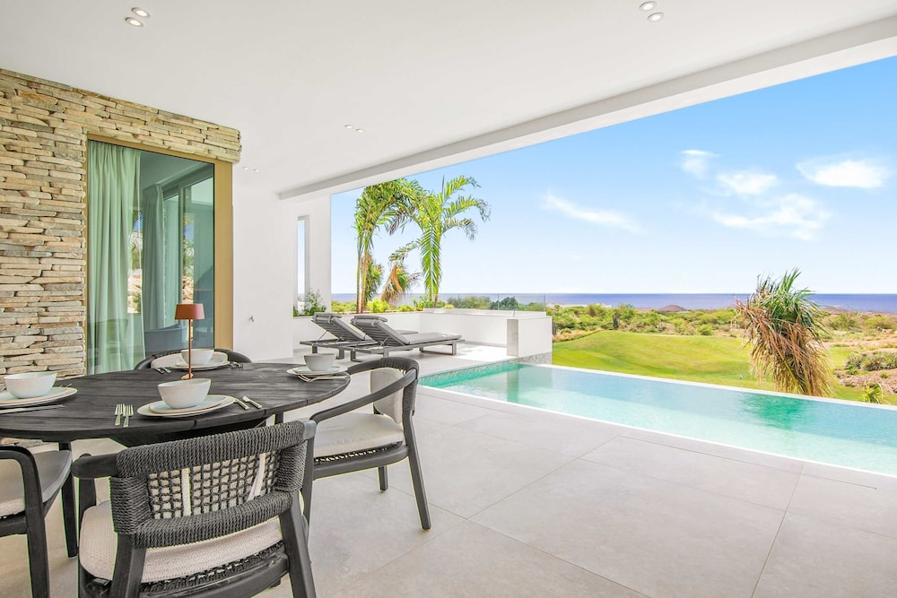 Luxurious Hideaway at The Cape Blue Bay