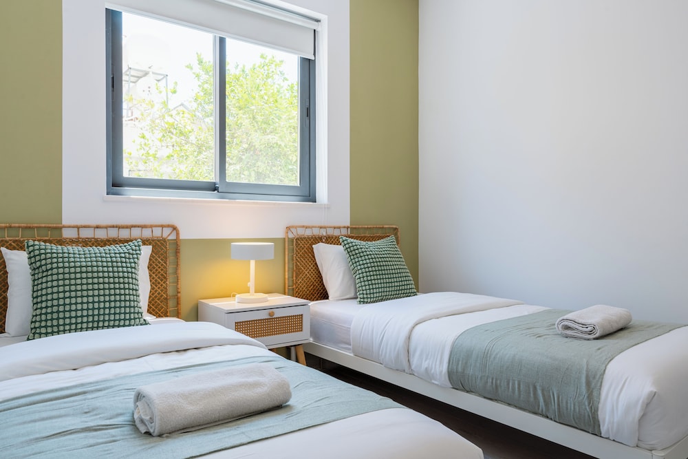 Solenne Stylish 2-BR Apt in Larnaca
