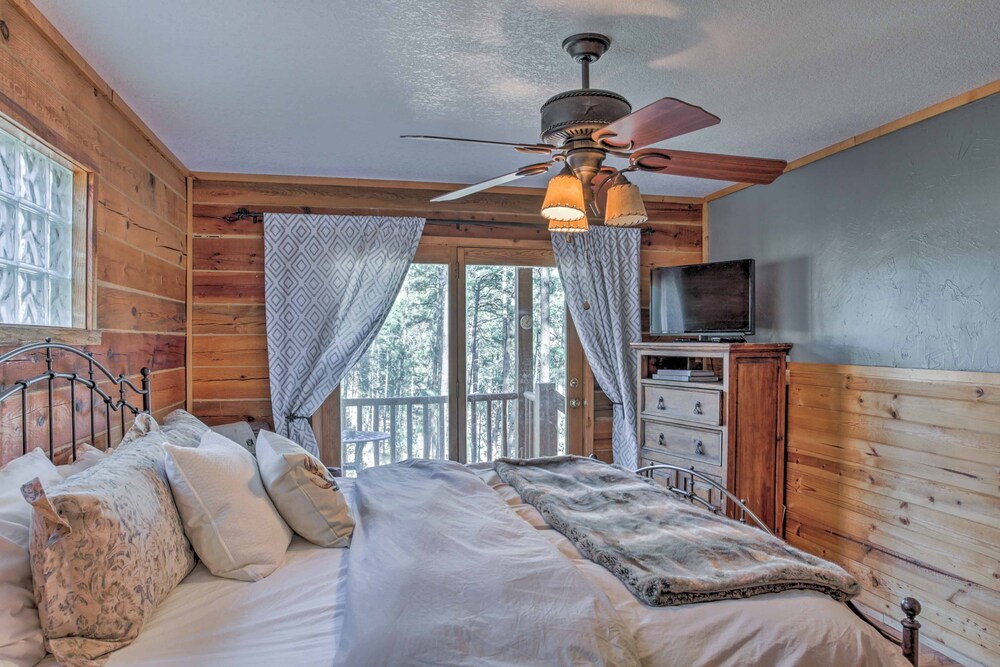Ruidoso Log Cabin Retreat - Peaceful & Convenient view 5