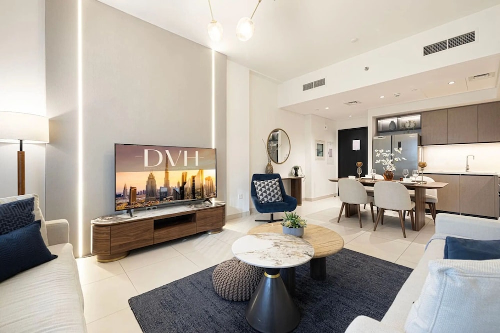 Burj Crown Lux Apartment by Dubai Mall