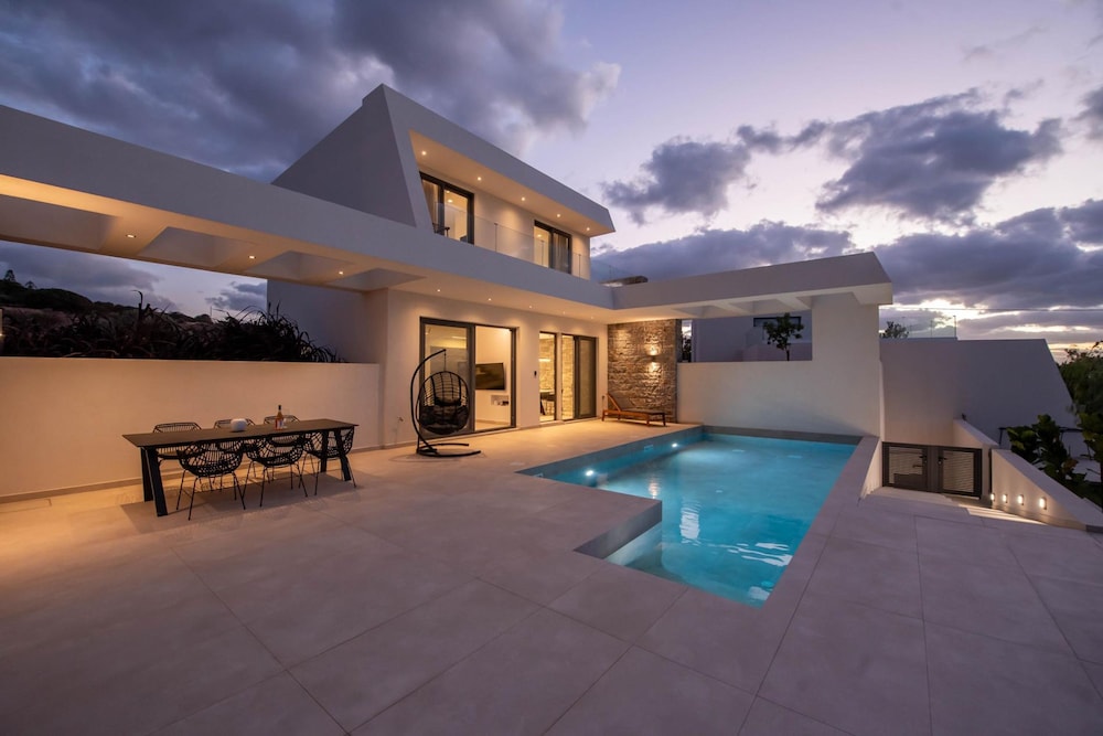 Aethra Deluxe Villa With Pool 700m From Beach