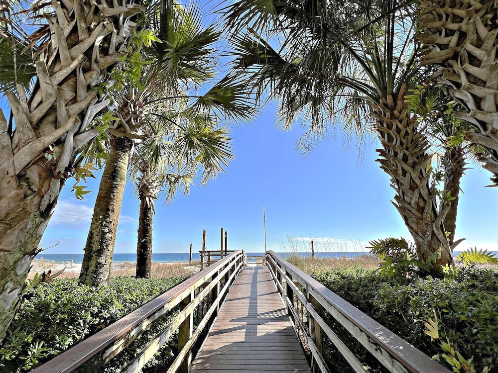 Regency Isle 703