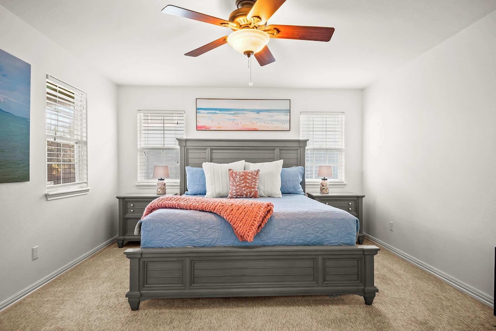Fin and Feather - Cozy for 8