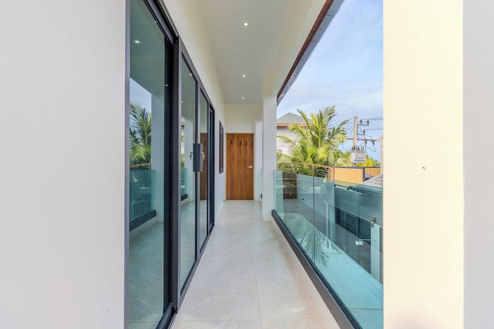 5BR Villa Waterfall Pool Movie Room V257