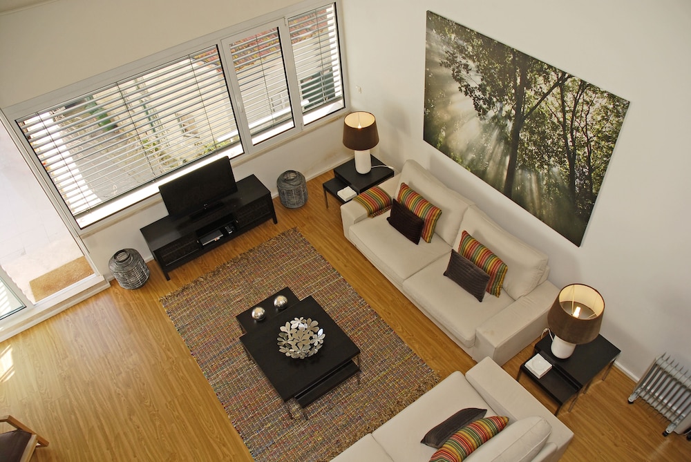 Castelo Apartments by linc