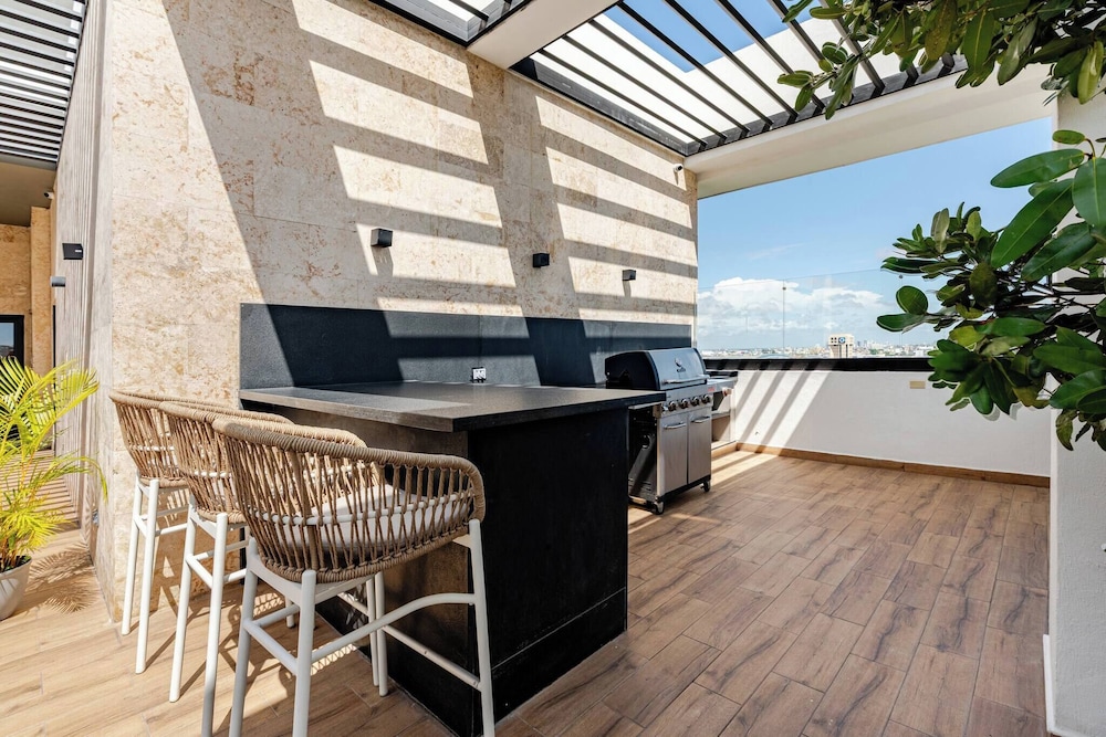 Luxurious Santo Domingo Apartment in Heart of the City, Wifi, Pool, Parking Free