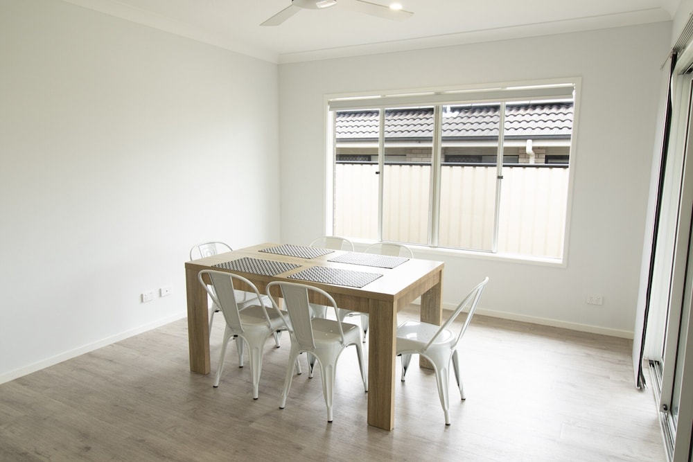 Spacious 4-bed House in Leafy Plainland