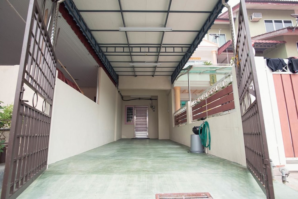 Holidayhome 45A Taman Desa Pangkor