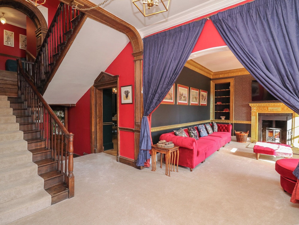 Llwynderw Hall