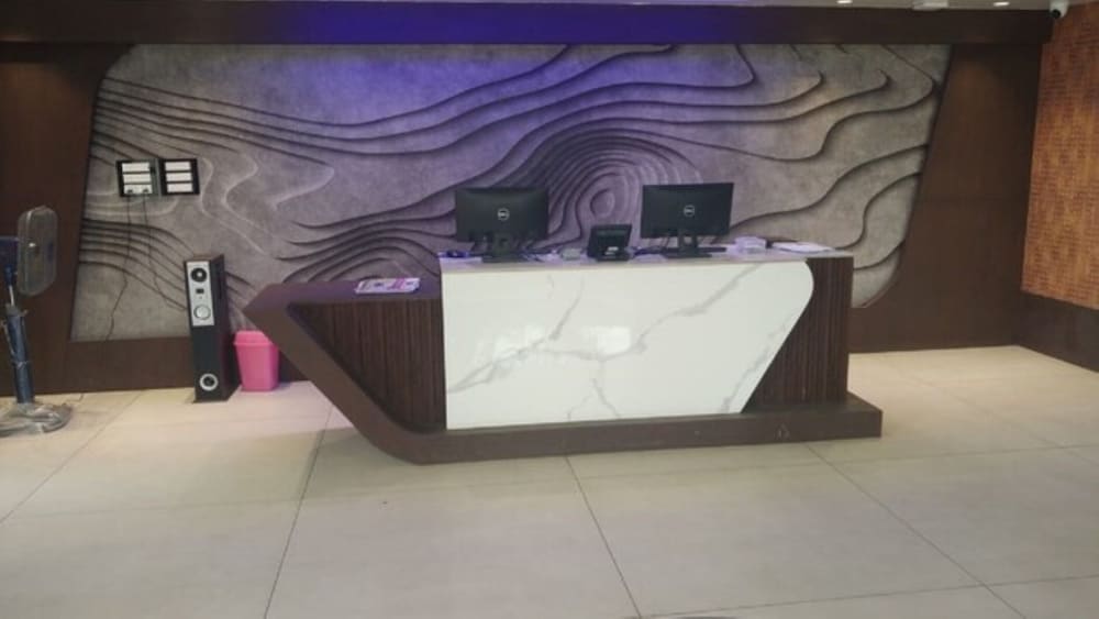 Lobby & Reception