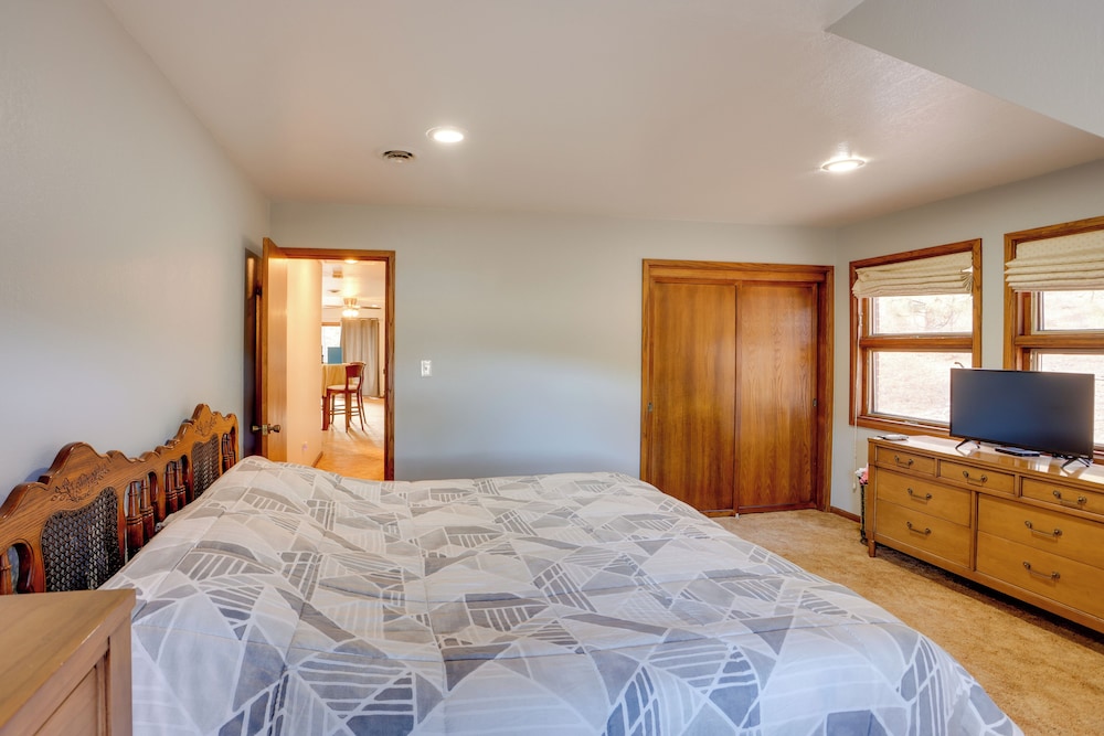 Near Hiking: Mtn-view Getaway in Bayfield!
