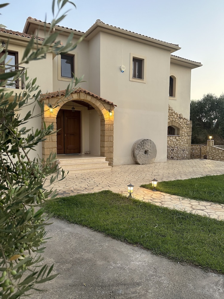 Onirozo Villa