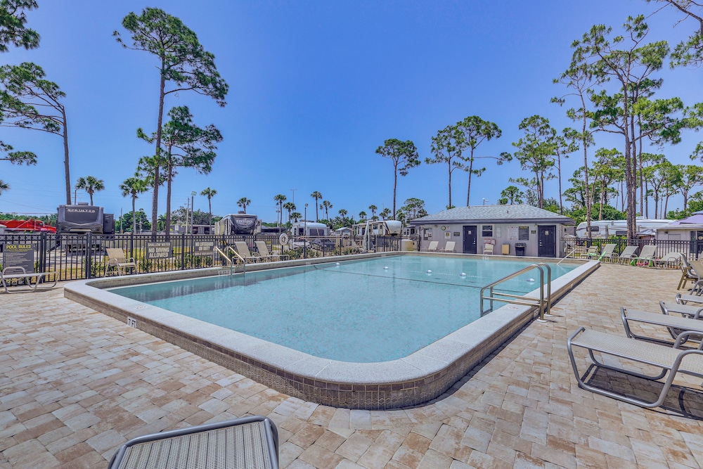 Swim, Fish & Play: Pet-friendly Gem in Fort Myers