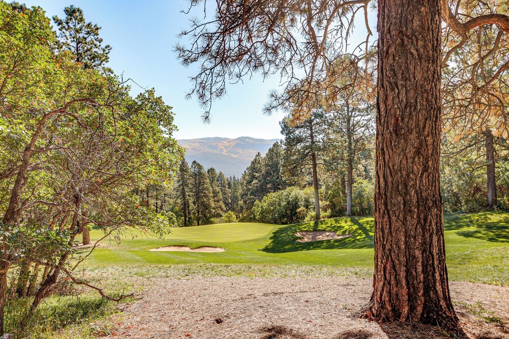 10 Mi to Skiing: Durango Condo w/ Golf Course View