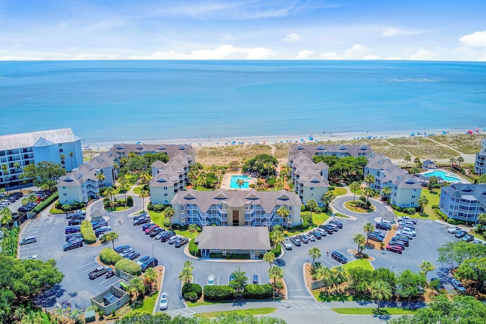 Oceanview Condo + Pool, Balcony & Beach Access 304 D Port O Call by Avantstay