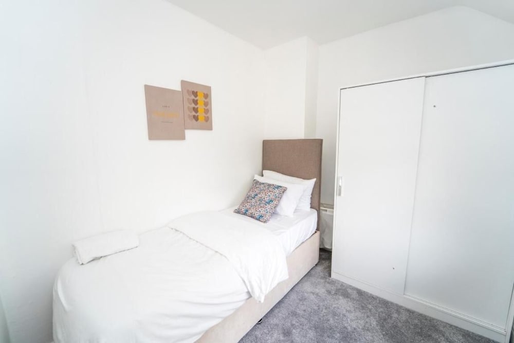 Sunny Lodge in Anstey - Spacious 3 Bedroom Home