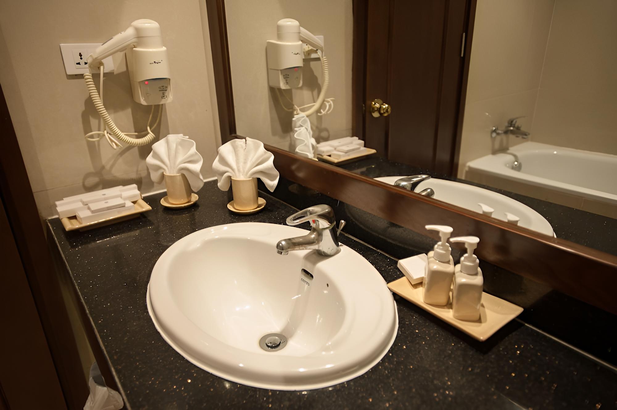 Mon Regency Hotel