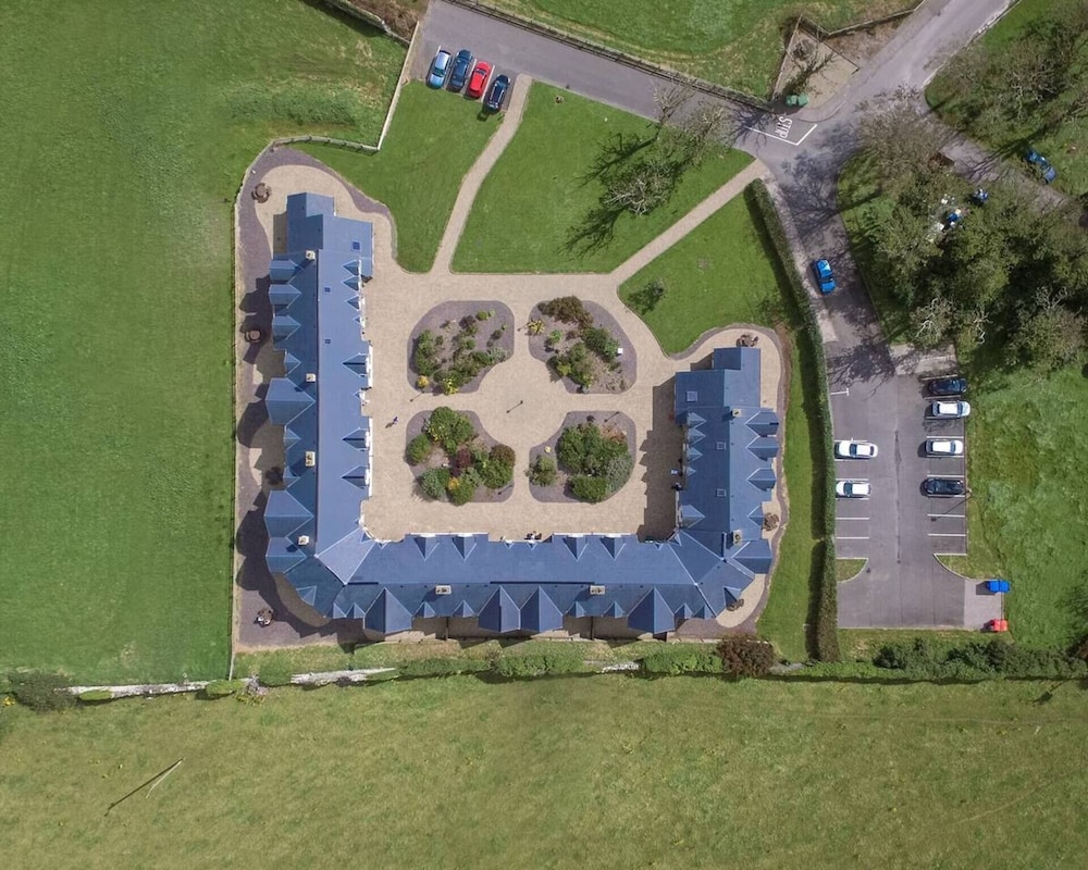 House 3 Dingle Manor Remarkable 3-bed House view 2