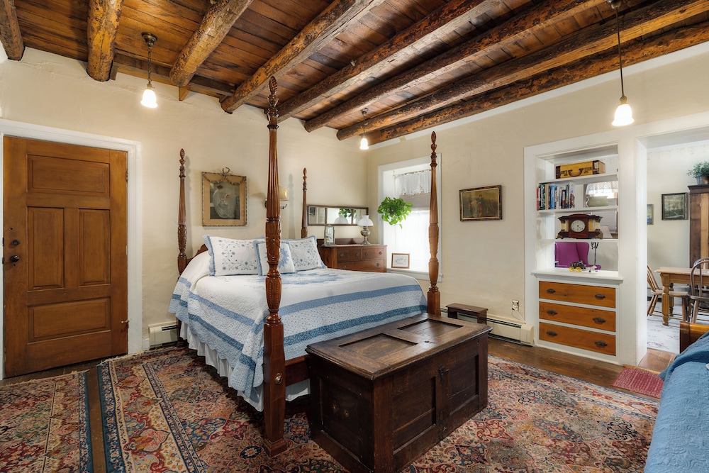 The Stagecoach Inn Bed & Breakfast and Five20 Social Stop
