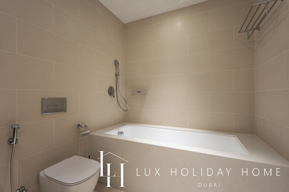 LUX The Vida Marina Residence
