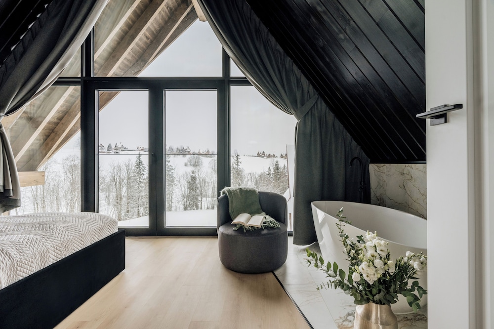 Crystal Pine Spa - LoftAffair Collection