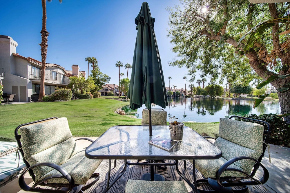 Cozy Lakeside Retreat in PGA West Bbq Scenic Views