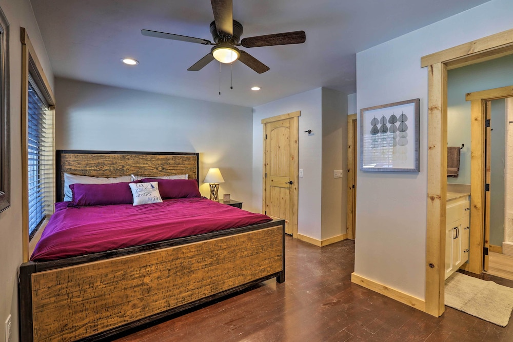 Truckee Family Home, Walk to Lake + 5 Mi to Skiing view 3