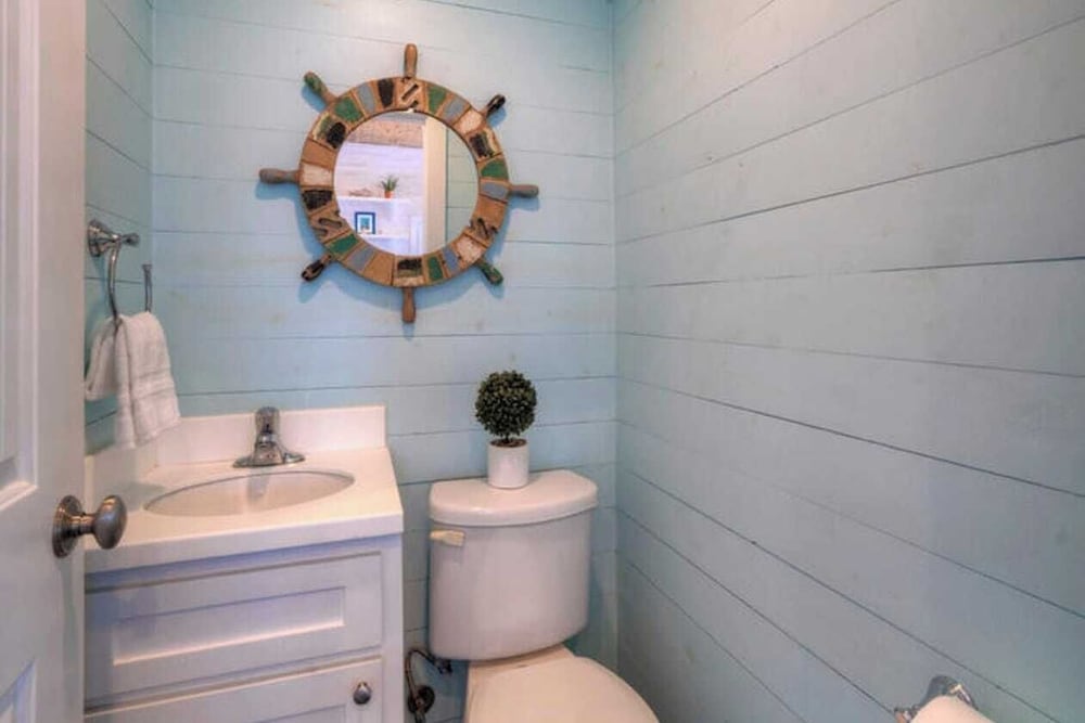 Sleeps 24, 2 Homes 2blocks to the Beach, Pool, Game Room, Patio w/ Outdoor Bar