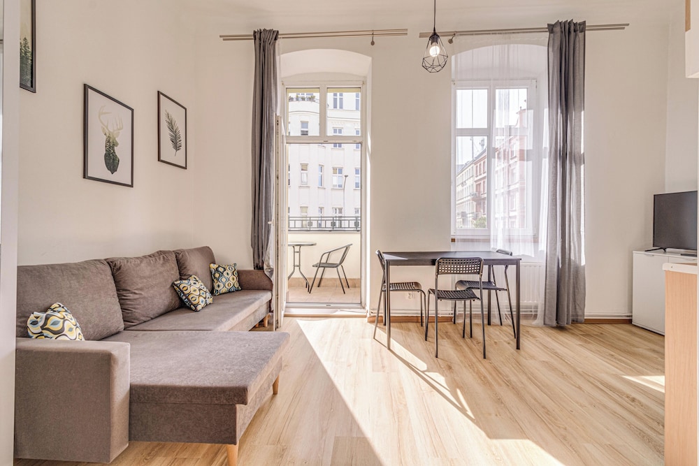 RentPlanet - Apartamenty Żeromskiego view 5