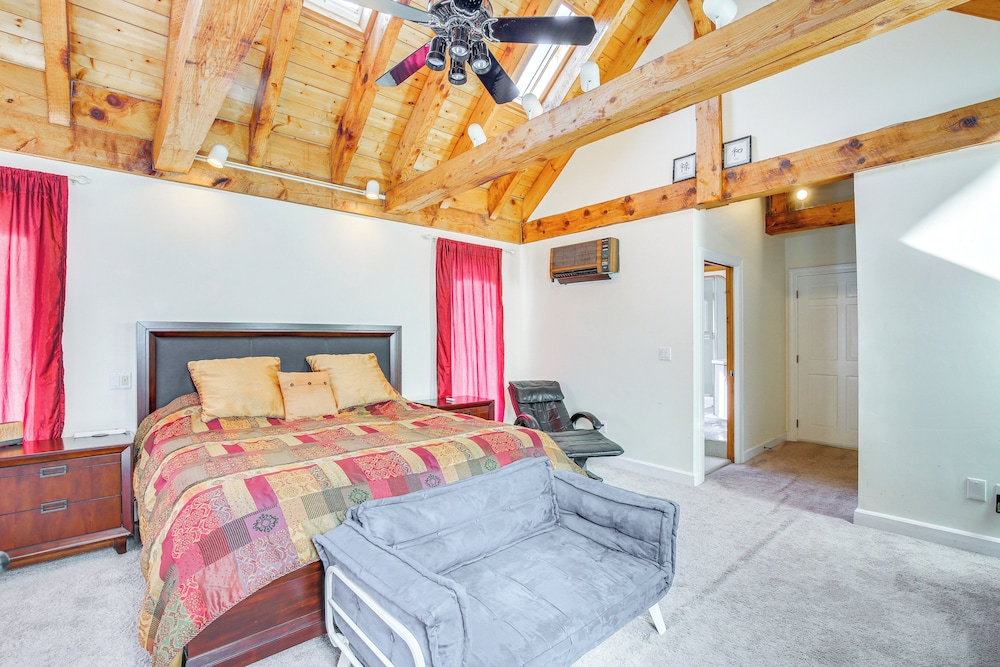 4 Mi to Danbury: Apt w/ Indoor Pool Access