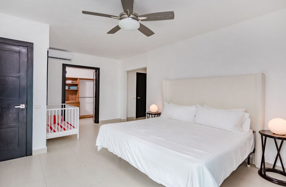 Luxury beachfront villa in Los Corales view 5