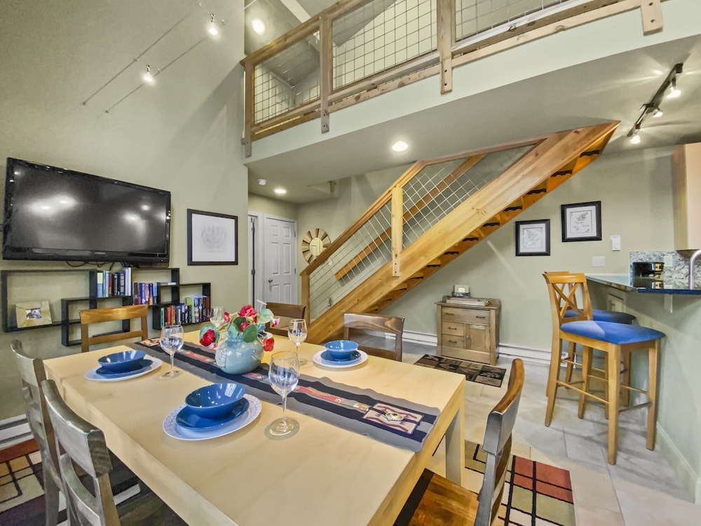 Peak Seven  2 Bedroom Home by RedAwning