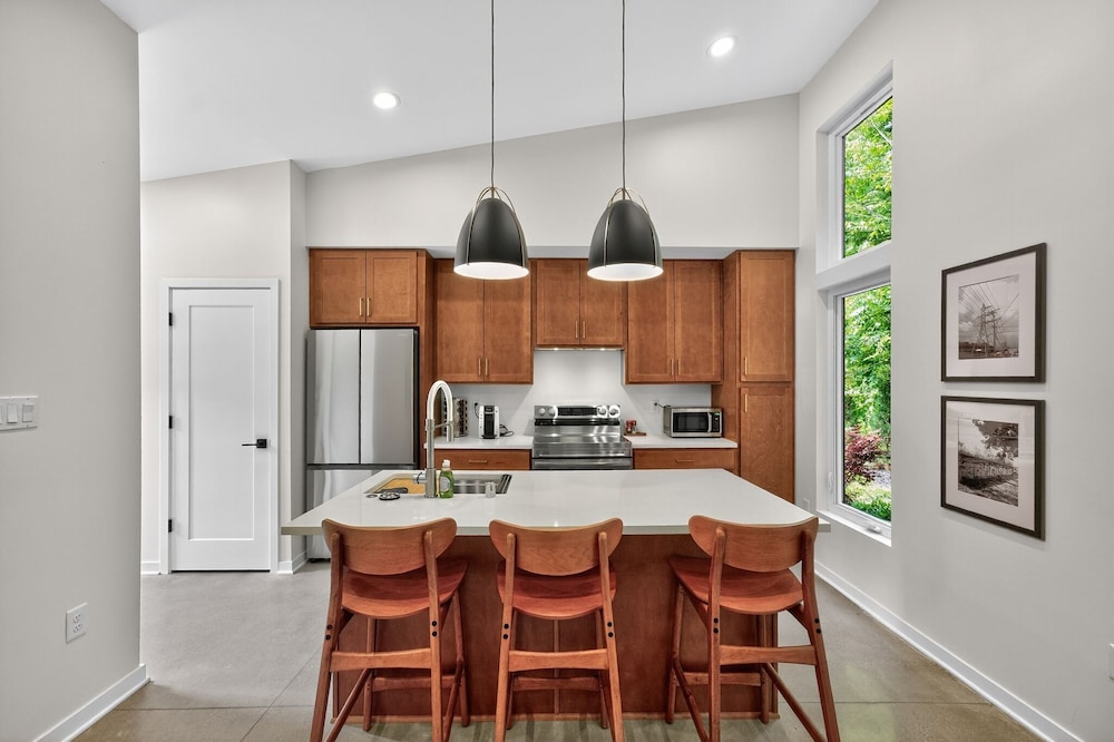 500 House - Unit A 1 Bedroom Townhouse