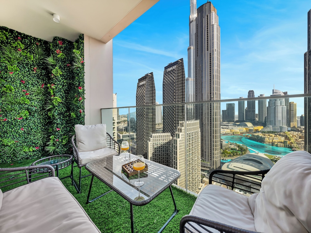 Skyline Luxury I Burj Khalifa & Fountain