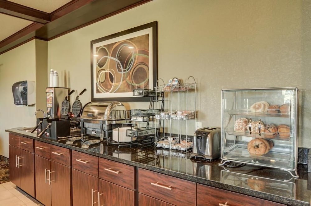 Cobblestone Inn  Suites - Altamont - Property Image 10