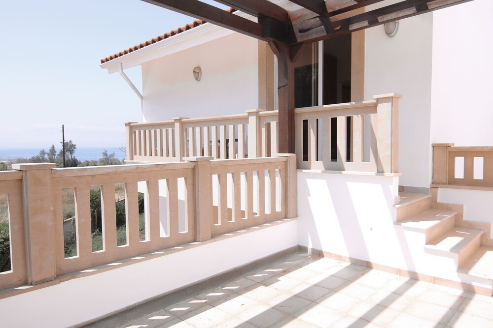 Phaedrus Living Beachfront Villa Merenda