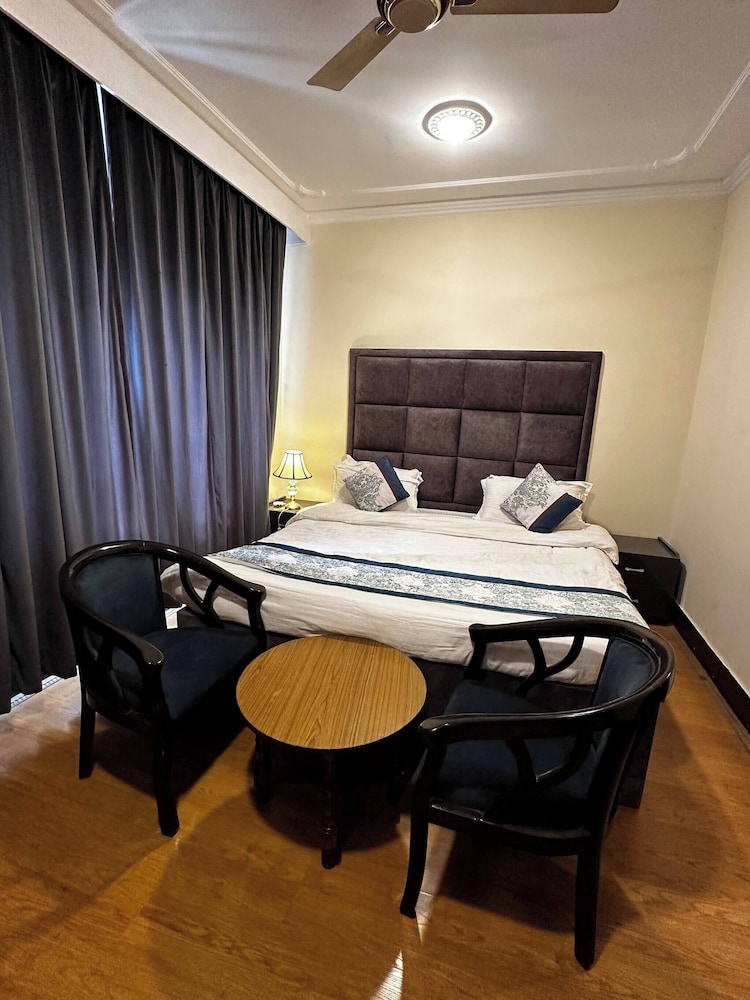 Dilan Residency Villa -5 Bedroom- Centrally Heated