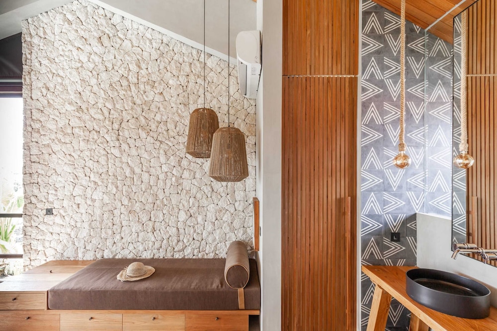 Exceptional Architect's 5BR Villa, an Oasis Gem in Canggu Centre view 2