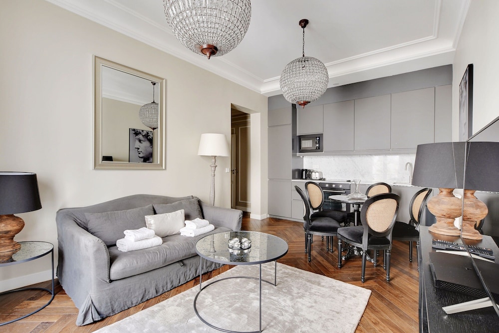 Charming Apartment - 1br/4p - Place Victor Hugo