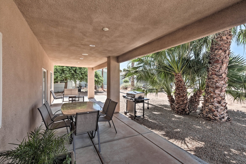 Sun-soaked Colorado River Haven - Walk to Beaches! view 2