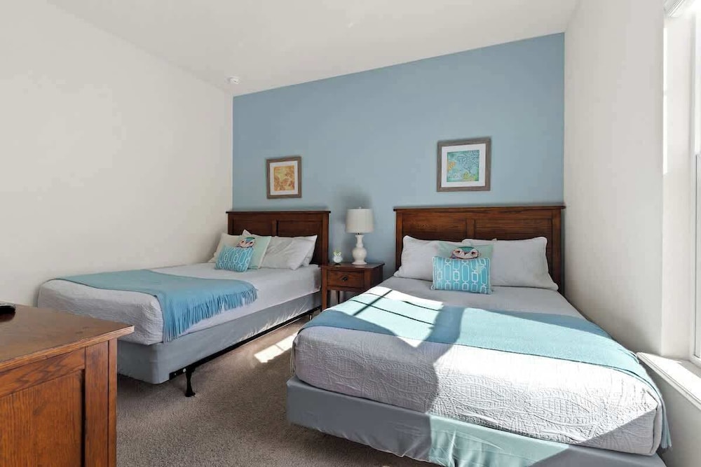 Kissimmee 4BR Townhouse: Perfect for Families!