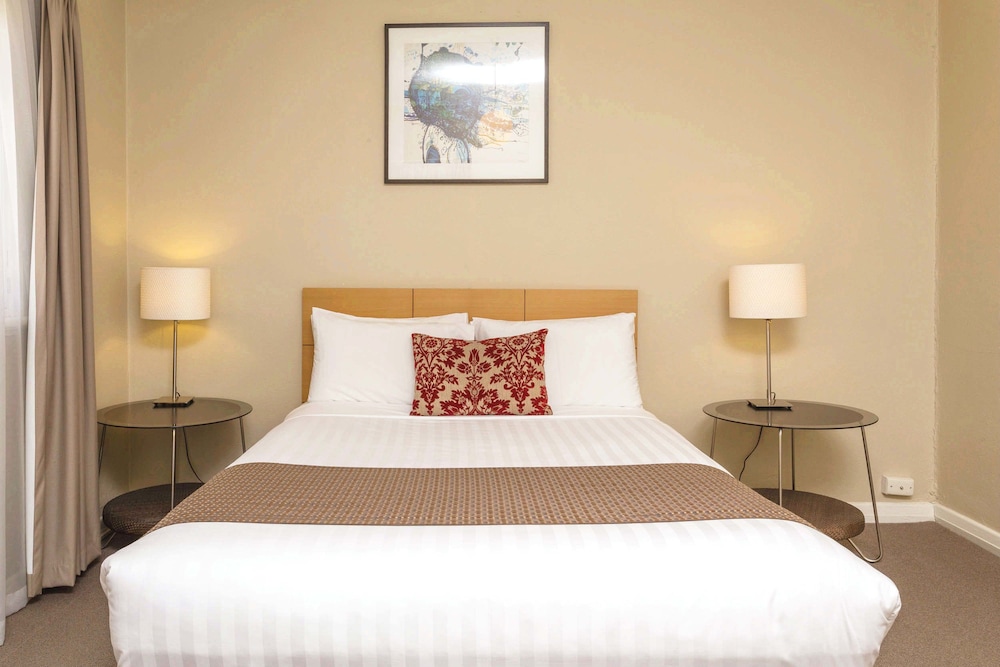 Globe Apartments